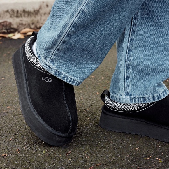 UGG Women’s Tazz Slippers in Black - Picture 1 of 7